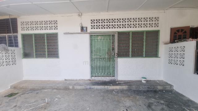 Taman marida, Senawang belakang rumah sangat besar wth Swimming pool.  1
