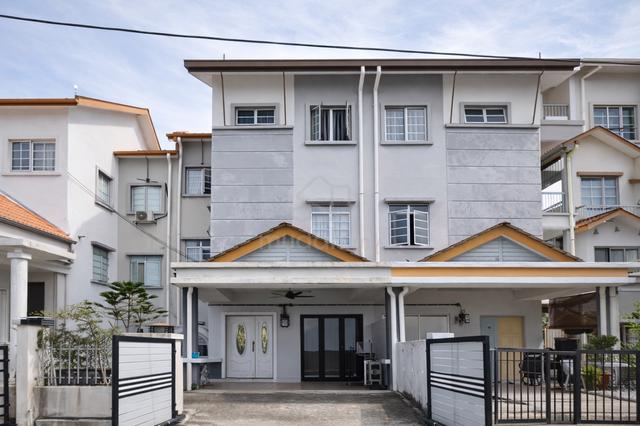 [FACING KLCC] 2.5 Storey House in Gated Community @ Ukay Perdana 1