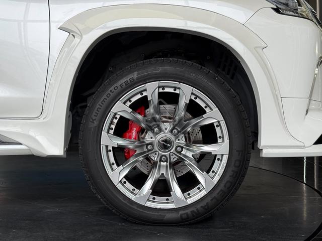 2016 Lexus LX570 5.7 WALD 22 INCH VACUUM/DOOR - 4