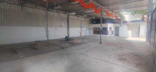 Jelutong Warehouse To Let B/U 2500 sf near BHP petrol station 1