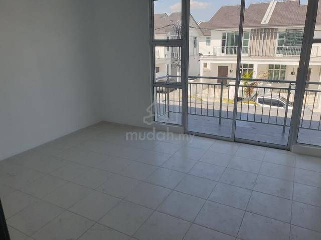 Bare unit double storey at Taman Scientex Jasin Mutiara, Melaka. 5