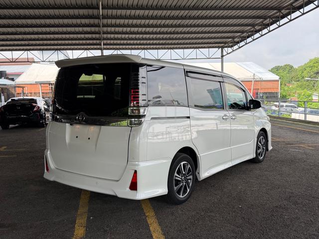 Toyota VOXY 2.0 ZS KIRAMEKI III (A) 2021 - 4