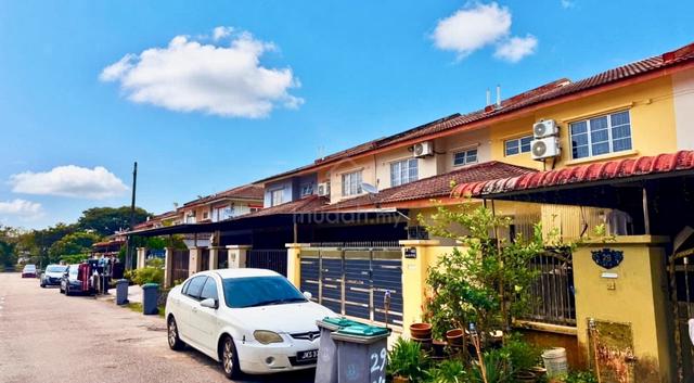 Double Storey House For sale at Pulai indah 1