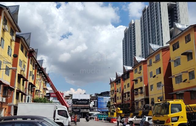 FLAT PKNS 1