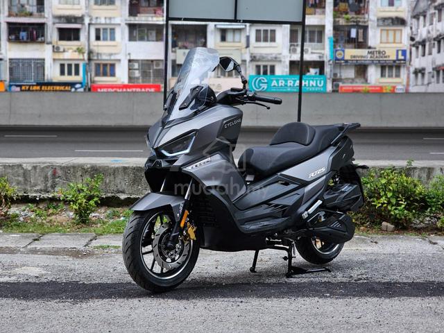 Cyclone RT2S ABS TCS - Premium Comfortable Scooter - photo 6 of 29