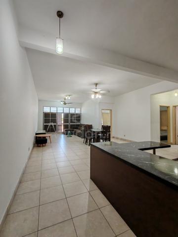 Lakes Condominiums / Pangsapuri Tasik 1