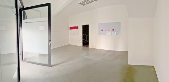 BIG SIZE Ground Floor shop office unit (Facing MAIN Road) at Keretapi 1