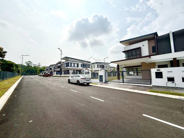 2 Storey Linked Semi Detached Arawani, Bandar Puteri, Bangi. 1