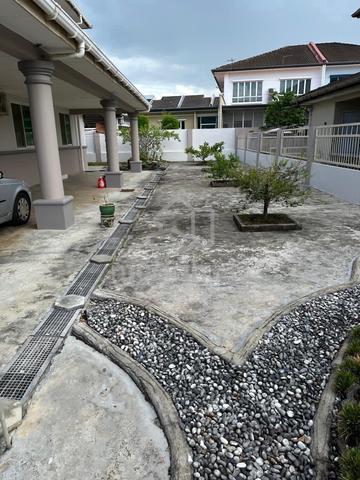 Jalan Stutong Semi D for sale - well maintained 1
