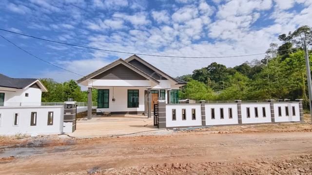 Rumah Banglo Setingkat Di Kg Batu Penunggul, Bukit Payong, Marang 1