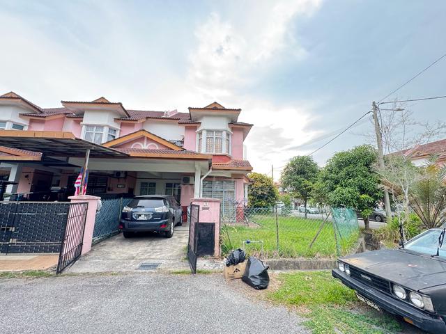 Rumah CORNER LOT !! di Taman Arked Dengkil 1