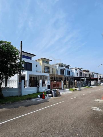 bukit indah double storey near Aeon mall second link highway 1