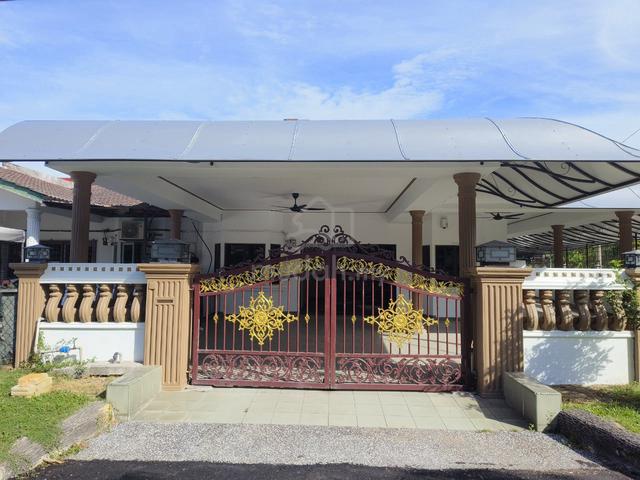 CORNER LOT |EXTENDED | RENOVATED | Teres Setingkat Taman Telok, TPG 1