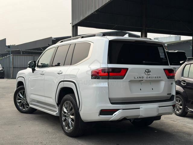 2023 Toyota LANDCRUISER 3.4 ZX Full Spec 5A 6k km - 2