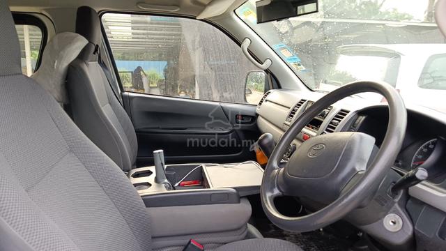 2012 Toyota HIACE 2.7 TRH203R FACELIFT (M) - 5