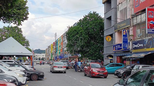 Ground Floor Shop Bandar Puchong Utama facing main road for rent 5
