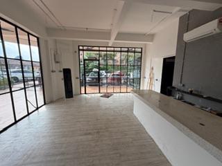 Sri gombak,G.floor corner shop lot Desa Temenggong Batu caves 1