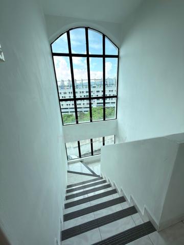 Krystal Court 3-Storey Townhouse Windy Unit Cheaper Rental In Townhear 1
