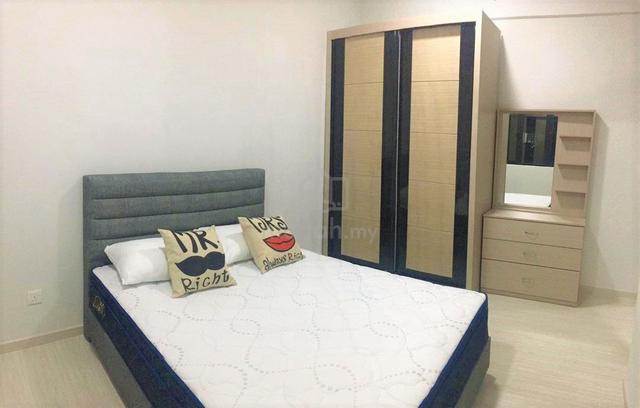 The Haute Gurney (Master Bedroom) 1