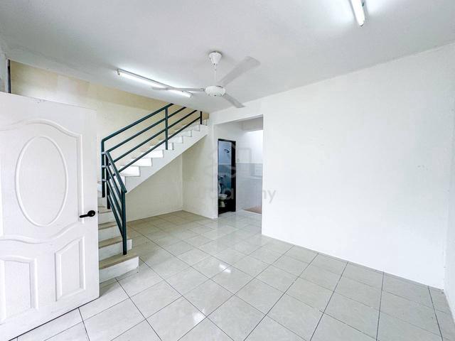 (END LOT) 2 Storey Terrace Taman Salak Perdana, Salak Tinggi 1
