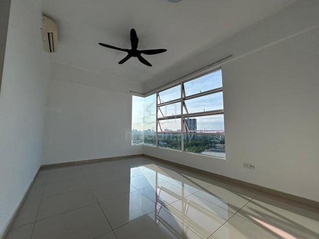 Master bedroom available for singal woman 1