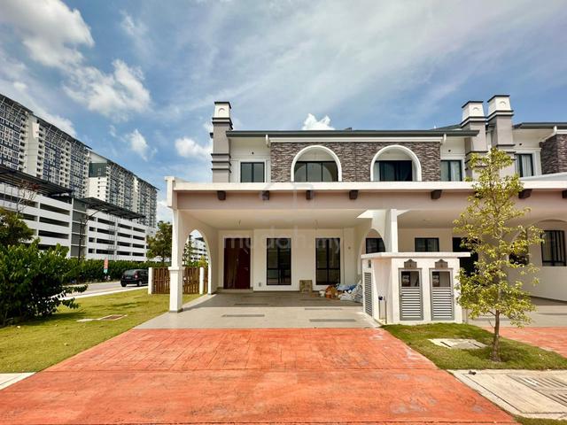 CORNER LOT! Double Storey Terrace Amadeo Setia Safiro Cyberjaya 1