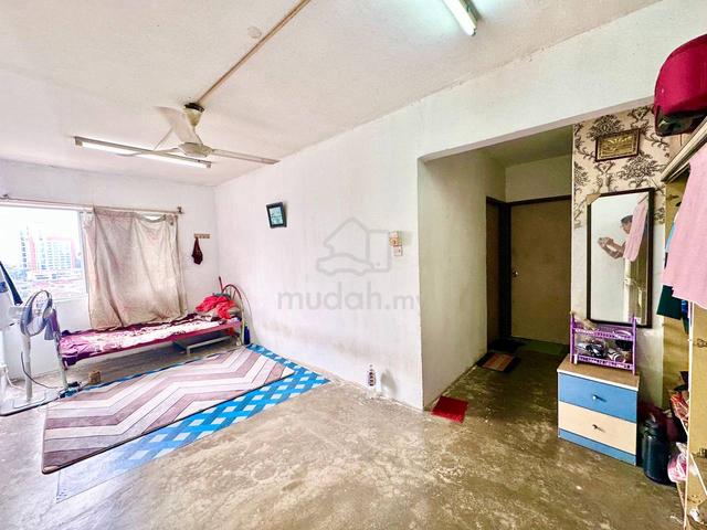 Rumah Pangsa Kayu Ara 2