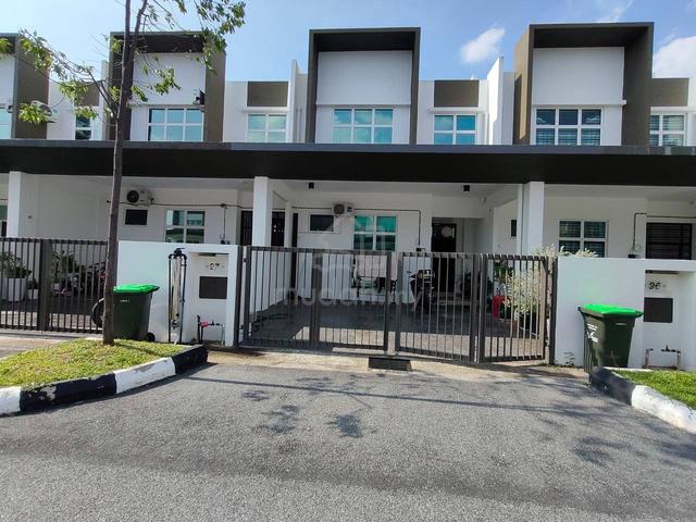 LA CASA LUNAS📍CASHBACK 45k | RENOVATED | FULL LOAN | ZERO DOWNPAYMENT 1