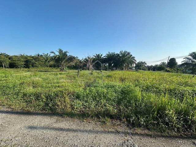 Lot Banglo di Kampung Jenjarom Untuk DiJual 1