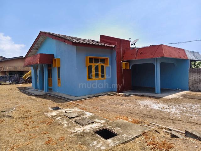 Sebuah rumah Semi-D di Taman Melati, Sura Hujung 1