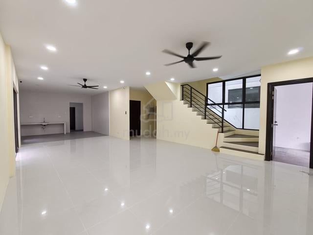 Senai Hill Residence Double Storey Semid Renovated 40x85 Gated Guard 1