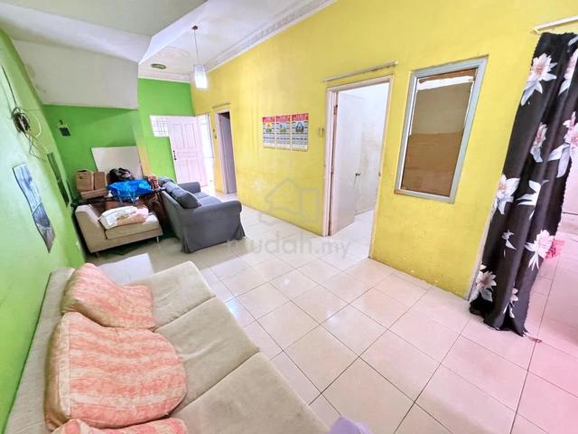 Town Villa townhouse tasik puchong ground floor bumi puchong full loan 1