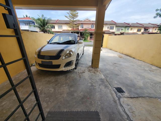 Parking Luas Bilik Sewa Muslimah Bukit Beruntung Master Room Furnish 1