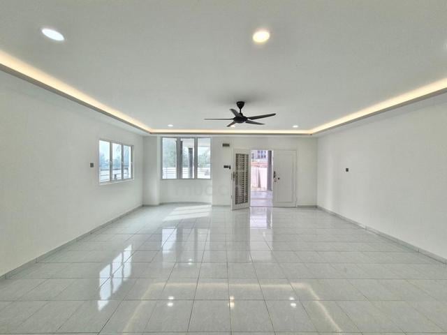 Skudai Pulai Utama 2.5 storey corner lot full loan for sale 1