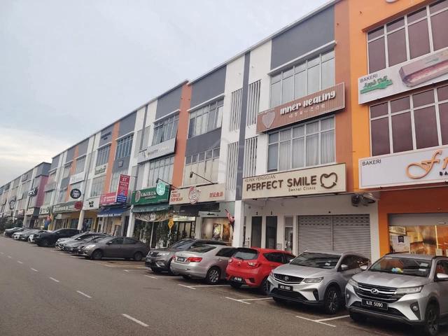 Austin Crest shop for sale near Mount Austin Jp Perdana Main road 1