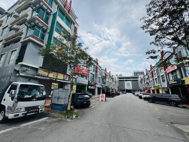 5 Storey Shop End  with Lift Alam Avenue , Seksyen 16 Shah Alam 1