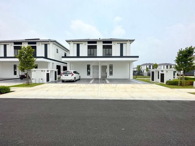 CORNER LOT ✅ 2 Storey Terrace Regent Garden, Eco Grandeur, Puncak Alam 1