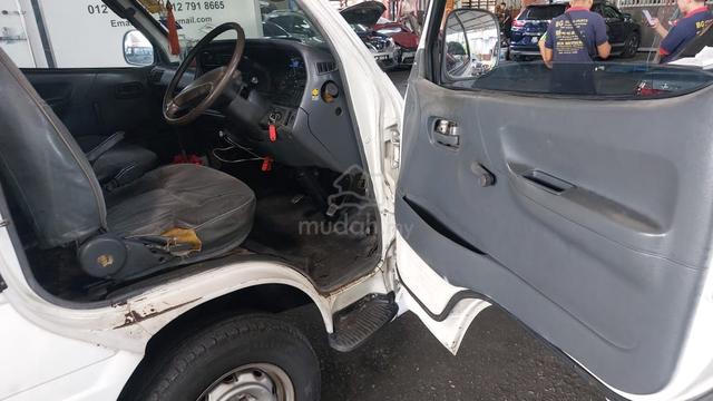 1995 Toyota HIACE 2.0 (M) - 5