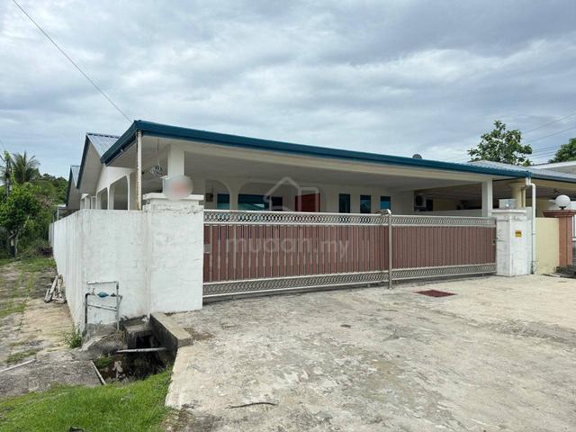 Single Storey Semi Detached House For Rent at Riam Miri 1