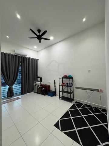 Master Bedroom (Sharing) 1