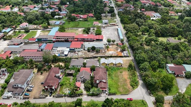 (CORNER LOT TANAH BESAR) Tanah Lot Bungalow Geran Individu  Kuang 1
