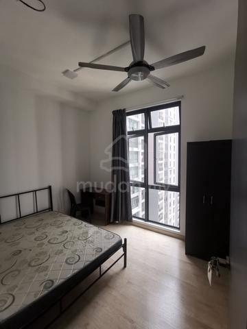Middle Room at The Henge, Kepong 15Mins to MRT Metro Prima Station 1