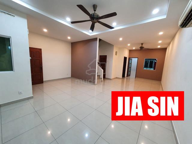 3 Storey Terrace House for SALE @ Solok Gangsa, Greenlane 1