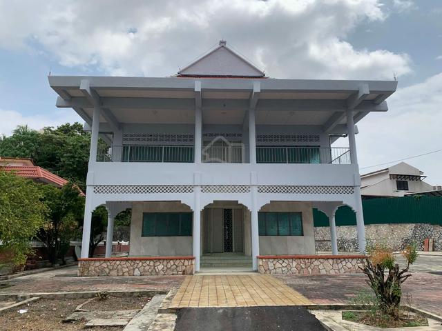 BUNGALOW HOUSE Near MID VALLEY MALL FOR RENT !! 1