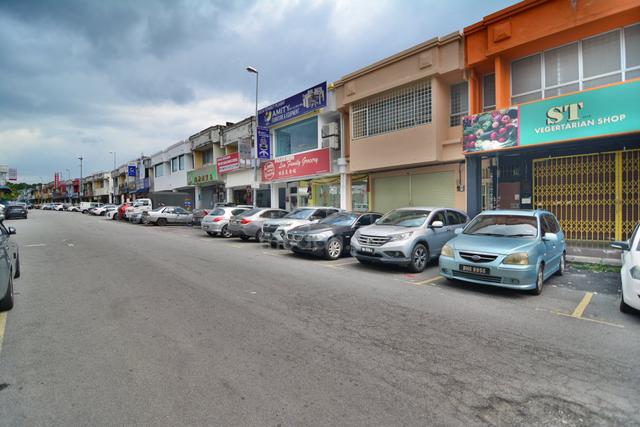 Bandar Puteri Puchong 1.5 storey Shop Lot Below Market Price 1