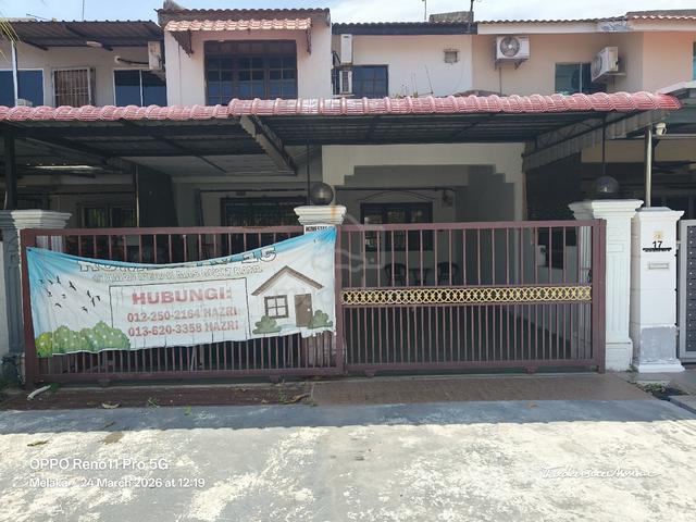 Rumah teres 2 tingkat di Taman Merak Mas,Bukit Katil,Melaka 1