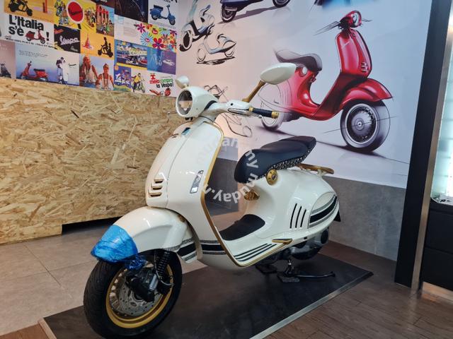 Vespa 946 Christian Dior