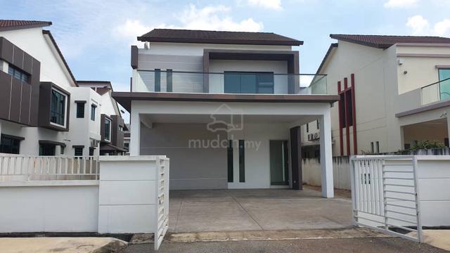 Taman Santuari Villa, Alma 1