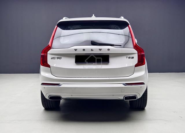 2016 Volvo XC90 2.0 T8 INSCRIPTION One Owner - 4
