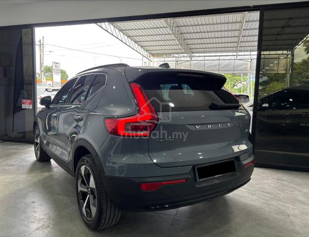 2022 Volvo XC40 2.0 B5 R-Design-Full Service Volvo - 4